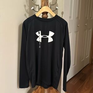 NWT UA long Sleeve T-Shirt